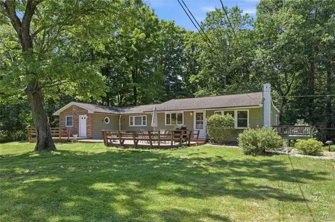 23 Leggett Rd, Ghent, NY 12075