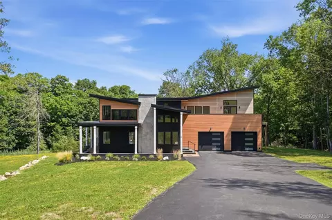 30 Coleman Dr, Hamptonburgh, NY 10916
