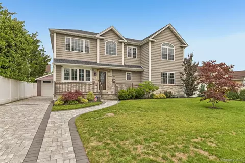 1063 Barrie Ave, Wantagh, NY 11793