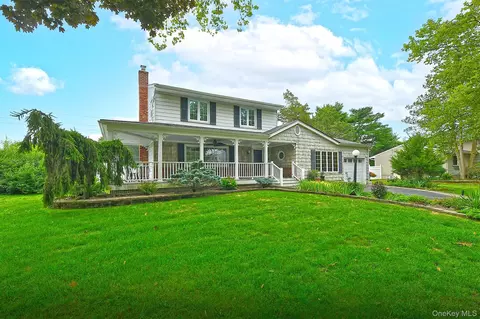 10 Linford Ln, Melville, NY 11747