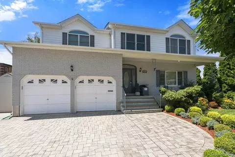 2066 Washington Ave, Seaford, NY 11783