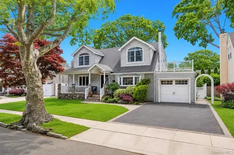 263 Charles Ave, Massapequa Park, NY 11762