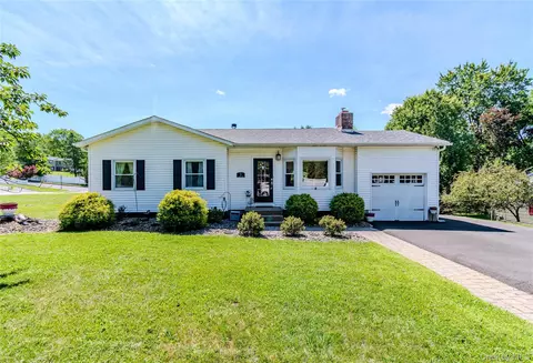 1 Patriot Ln, Washingtonville, NY 10992