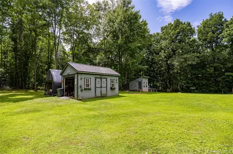 Exterior - 142 Mill St, Wallkill, NY 12589 photo 17 of 19