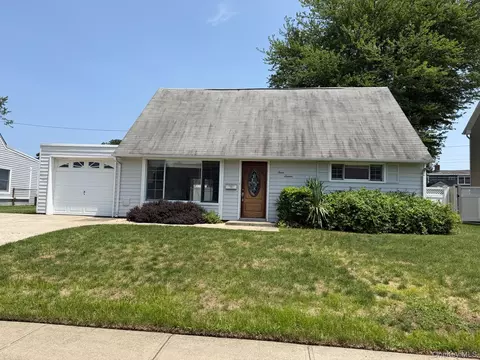 316 Fern Pl, Bethpage, NY 11714
