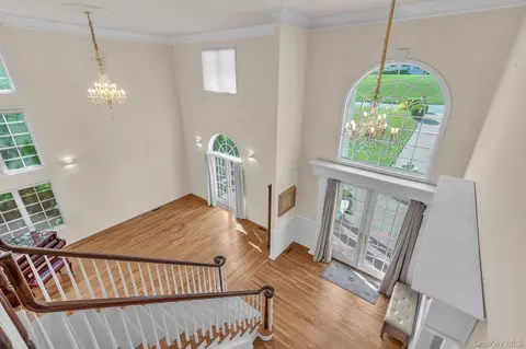 Entry Way - 3 Dover Ct, Wading River, NY 11792 photo 4 of 5