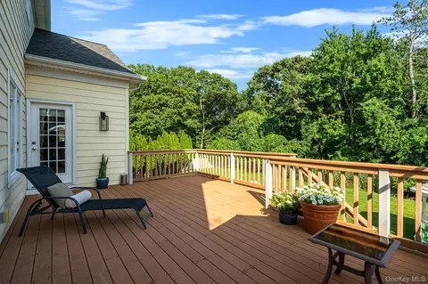 Exterior - 3 Dover Ct, Wading River, NY 11792 photo 3 of 8