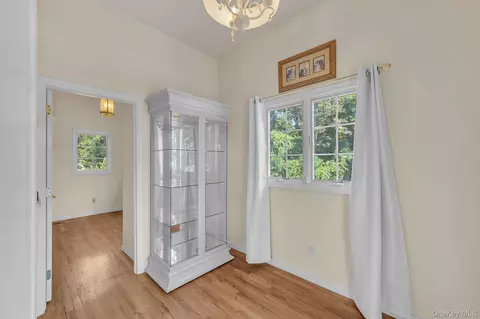 Entry Way - 3 Dover Ct, Wading River, NY 11792 photo 3 of 5