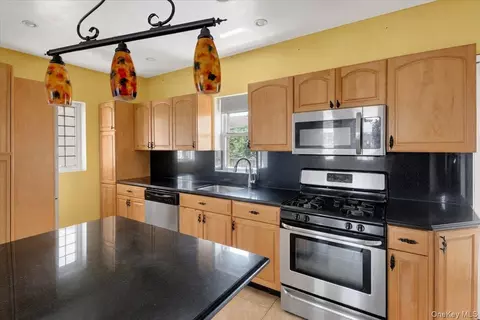 227 Calhoun Ave, New York, NY 10465