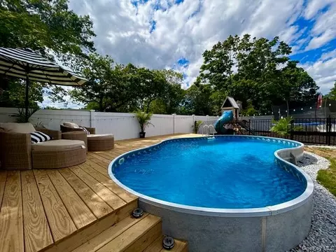 Exterior - 32 Morris Ave, Patchogue, NY 11772 photo 2 of 3
