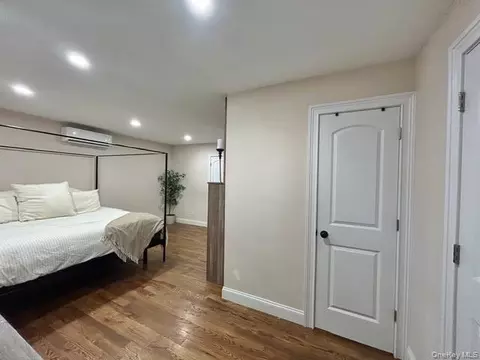 Bedroom - 32 Morris Ave, Patchogue, NY 11772 photo 4 of 6