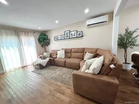 Living - 32 Morris Ave, Patchogue, NY 11772 photo 1 of 2