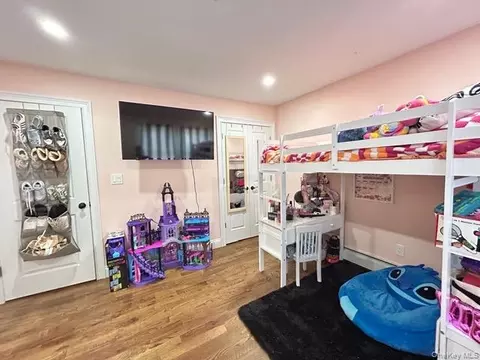 Bedroom - 32 Morris Ave, Patchogue, NY 11772 photo 2 of 6