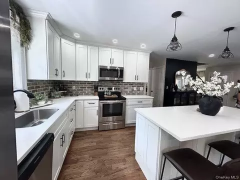 Kitchen - 32 Morris Ave, Patchogue, NY 11772 photo 3 of 4