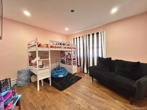Bedroom - 32 Morris Ave, Patchogue, NY 11772 photo 5 of 6