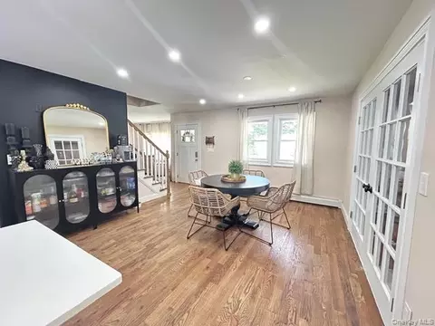 Dining - 32 Morris Ave, Patchogue, NY 11772 photo 2 of 3