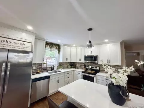 Kitchen - 32 Morris Ave, Patchogue, NY 11772 photo 4 of 4