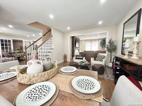Dining - 32 Morris Ave, Patchogue, NY 11772 photo 1 of 3