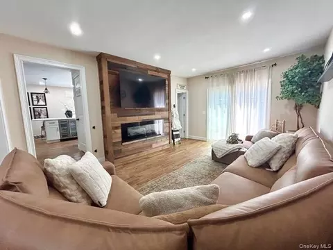 Living - 32 Morris Ave, Patchogue, NY 11772 photo 2 of 2