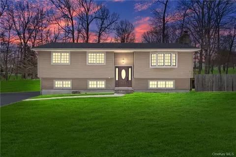 7 Lakeview Dr, Chester, NY 10918