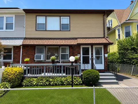 14214 222nd St, New York, NY 11413
