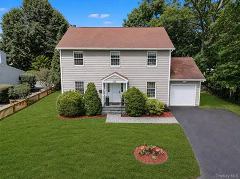 105 Huntley Dr, Greenburgh, NY 10502