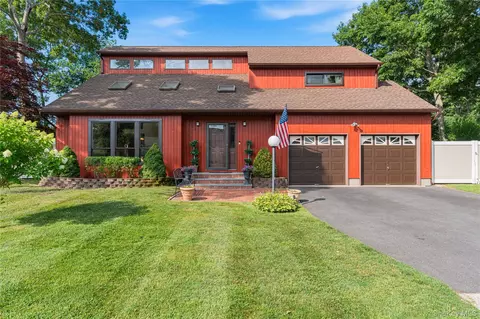 20 Debragga Ave, East Moriches, NY 11940