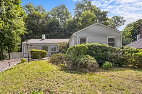 105 Hilltop Rd, Greenburgh, NY 10502