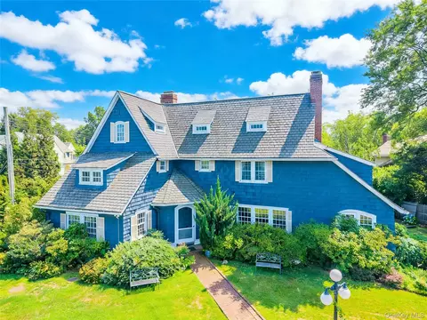 1120 Shore Rd, New York, NY 11363