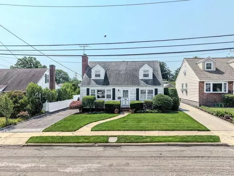 267 Hill St, North Hempstead, NY 11501