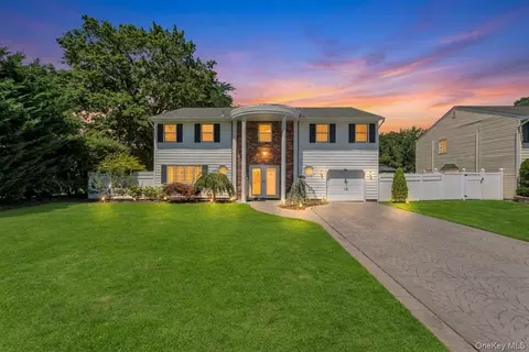 11 Empress Pines Dr, Nesconset, NY 11767