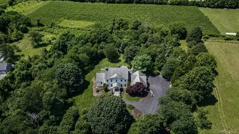 1492 Skunk Ln, Cutchogue, NY 11935