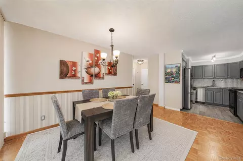 Dining - 162-31 9th Ave #7D, New York, NY 11357 photo 1 of 2