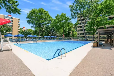 Exterior - 162-31 9th Ave #7D, New York, NY 11357 photo 4 of 6