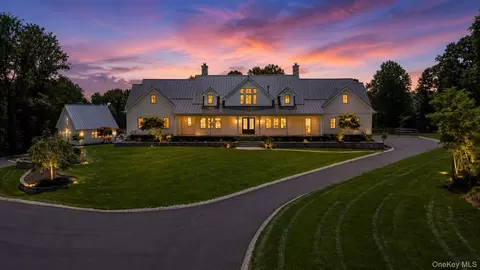7 Homelands Dr, Colts Neck, NJ 07722