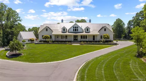 7 Homelands Dr, Colts Neck, NJ 07722