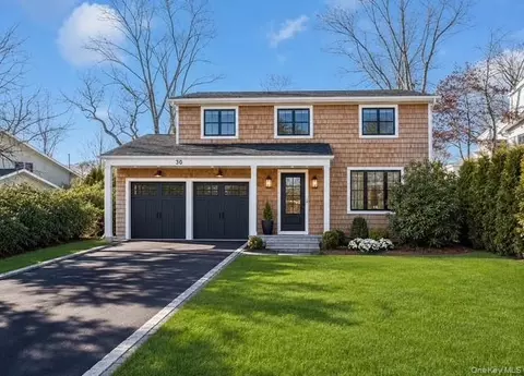30 Glacier Dr, Smithtown, NY 11787