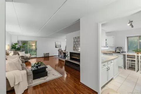 412 Benedict Ave #3B, Greenburgh, NY 10591