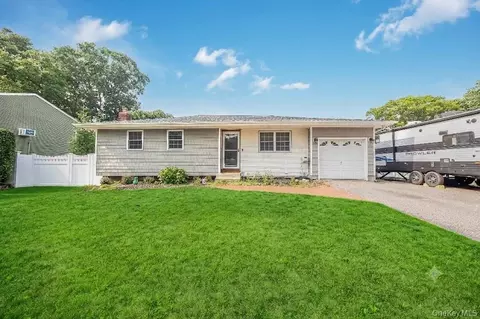 183 Cherokee St, Ronkonkoma, NY 11779