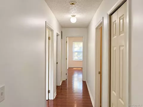 Entry Way - 41 Huntington Cir #41, Peekskill, NY 10566 photo 2 of 2