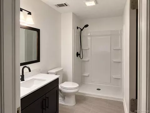Bath - 41 Huntington Cir #41, Peekskill, NY 10566 photo 2 of 2