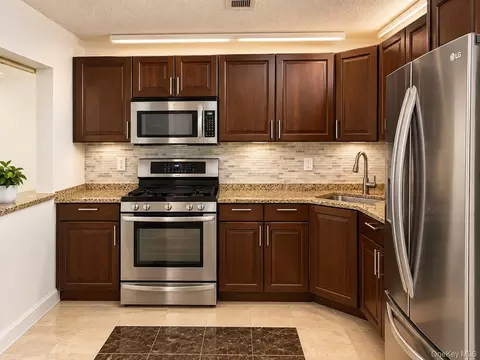 Kitchen - 41 Huntington Cir #41, Peekskill, NY 10566 photo 1 of 1