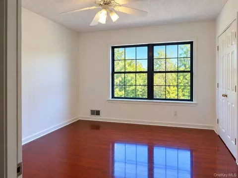 Bedroom - 41 Huntington Cir #41, Peekskill, NY 10566 photo 2 of 3