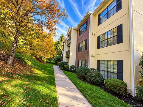Exterior - 41 Huntington Cir #41, Peekskill, NY 10566 photo 3 of 8