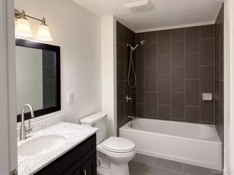 Bath - 41 Huntington Cir #41, Peekskill, NY 10566 photo 1 of 2