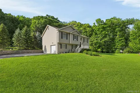 Exterior - 18 Hickory Pl, Wallkill, NY 10941 photo 3 of 8