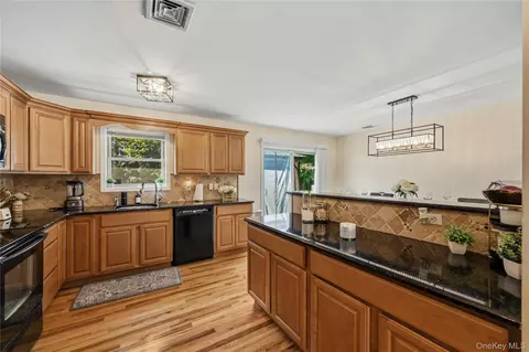Kitchen - 18 Hickory Pl, Wallkill, NY 10941 photo 3 of 4