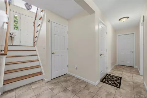 Entry Way - 18 Hickory Pl, Wallkill, NY 10941 photo 6 of 6