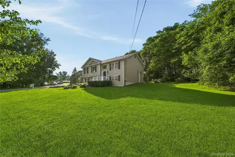 Exterior - 18 Hickory Pl, Wallkill, NY 10941 photo 4 of 8