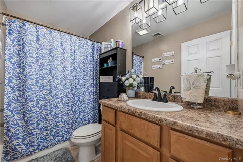 Bath - 18 Hickory Pl, Wallkill, NY 10941 photo 1 of 2